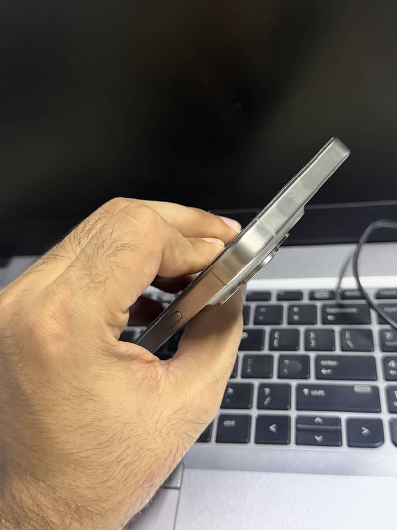 Apple iPhone 15 Pro Max 5