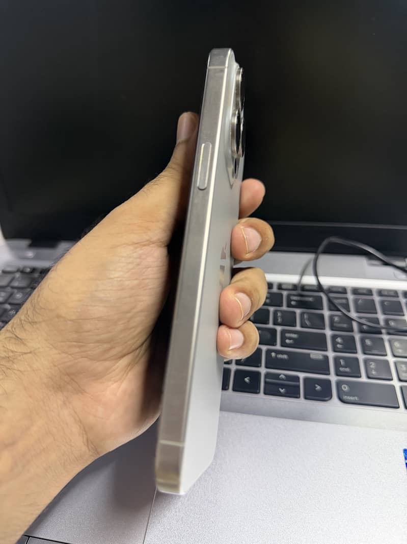 Apple iPhone 15 Pro Max 6