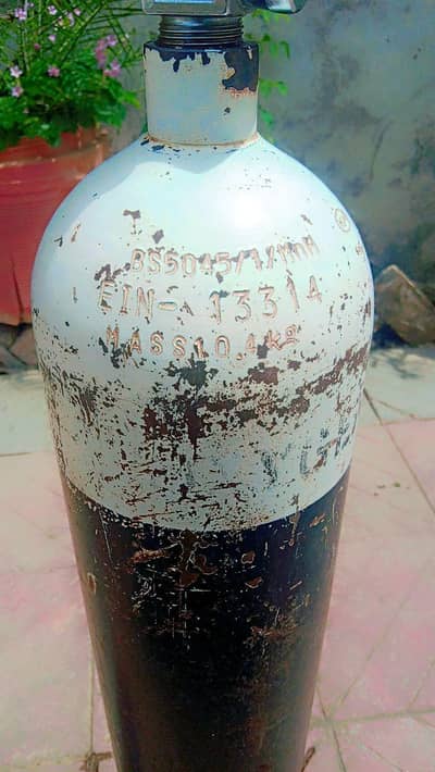 oxygen cylinder