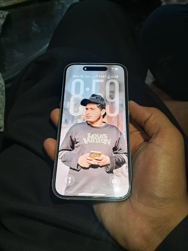 Apple iPhone 16 1