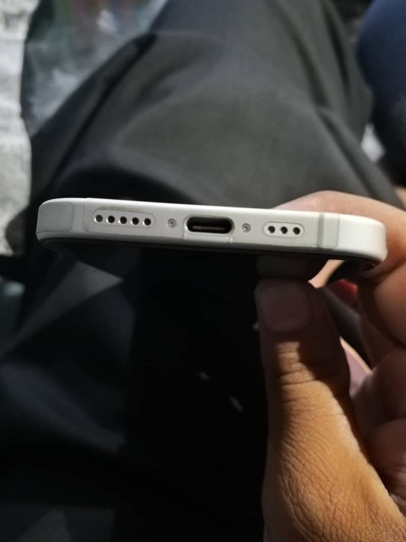 Apple iPhone 16 2