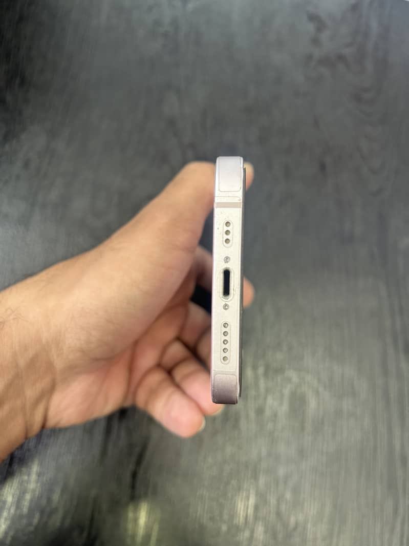 Apple iPhone 13 4