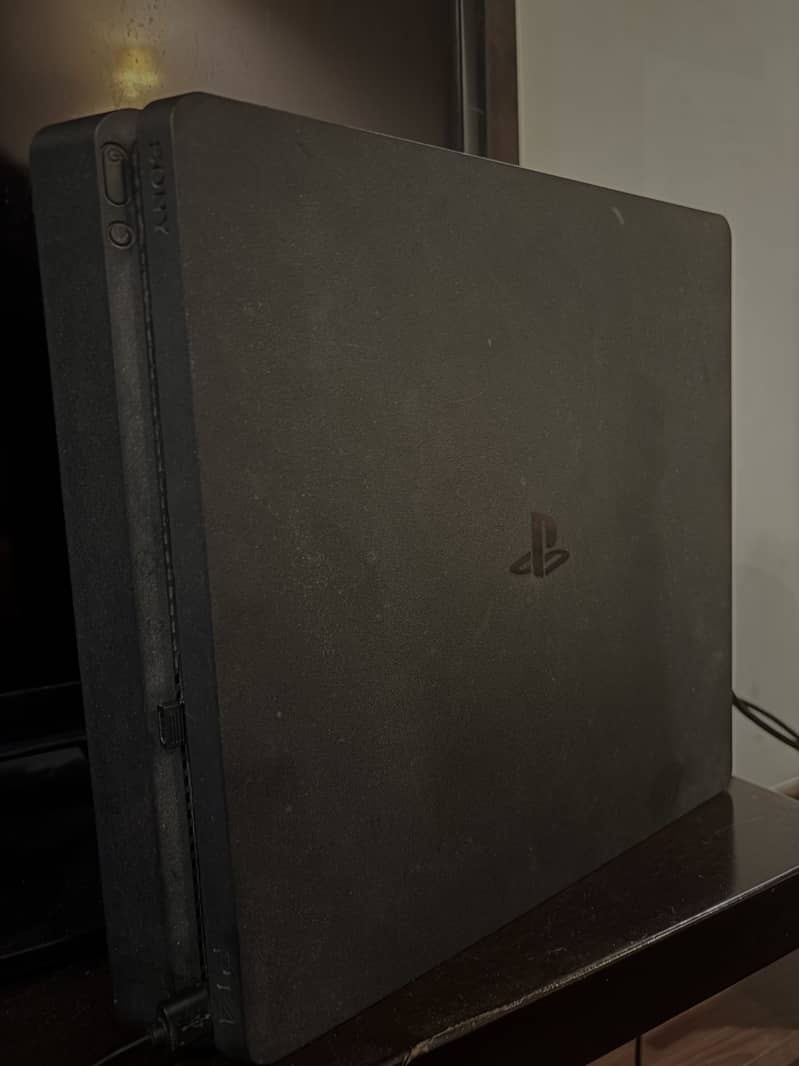 PS4 slim 1