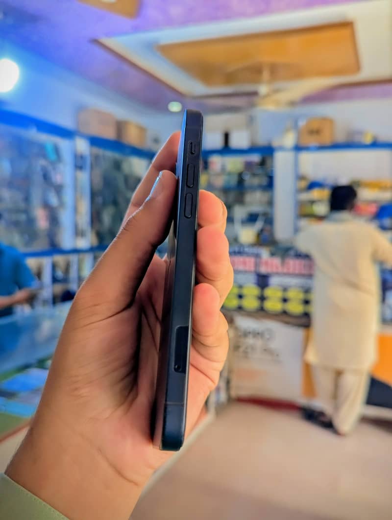 Apple iPhone 12 1