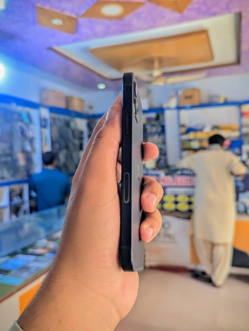 Apple iPhone 12 2