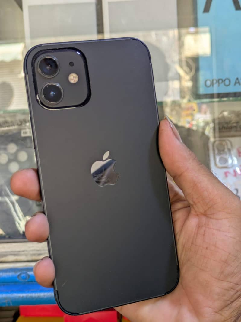 Apple iPhone 12 4