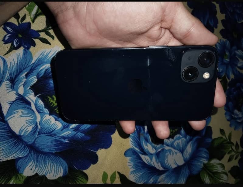 Apple iPhone 13 2