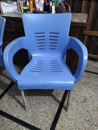 4 chairs 