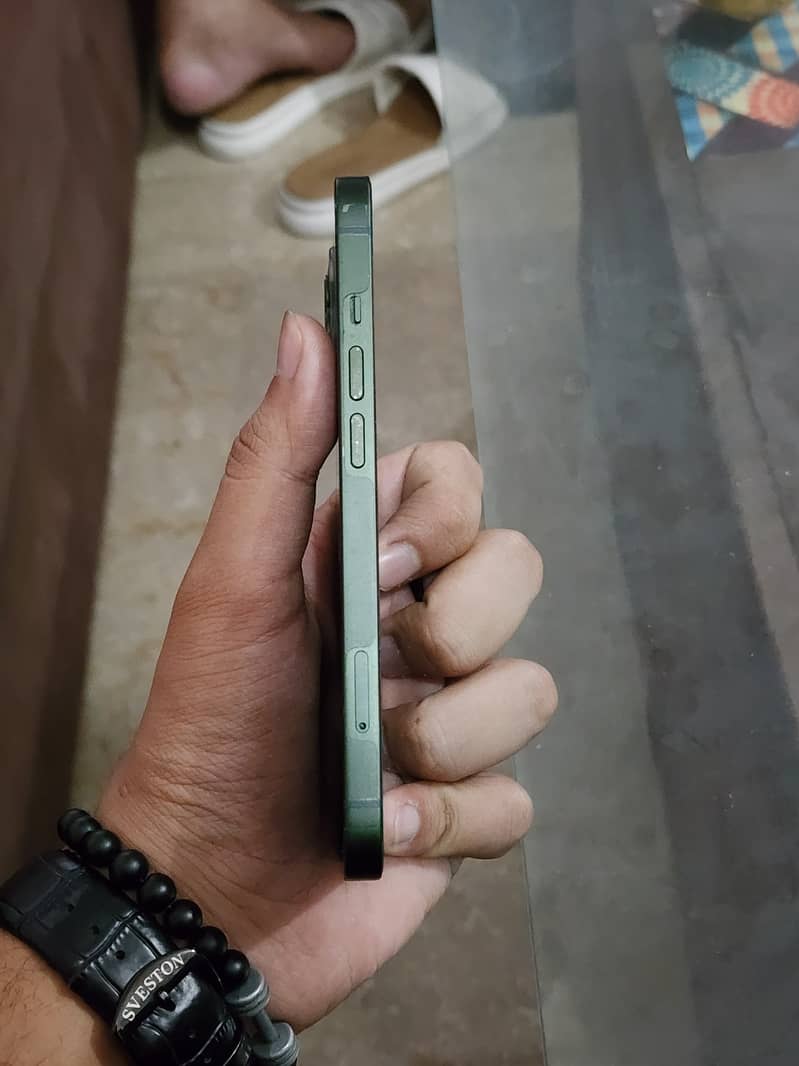 Apple iPhone 13 3
