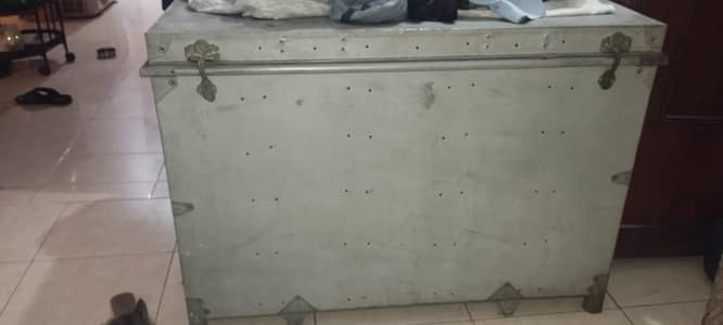 iron storage trunk / paiti for sale