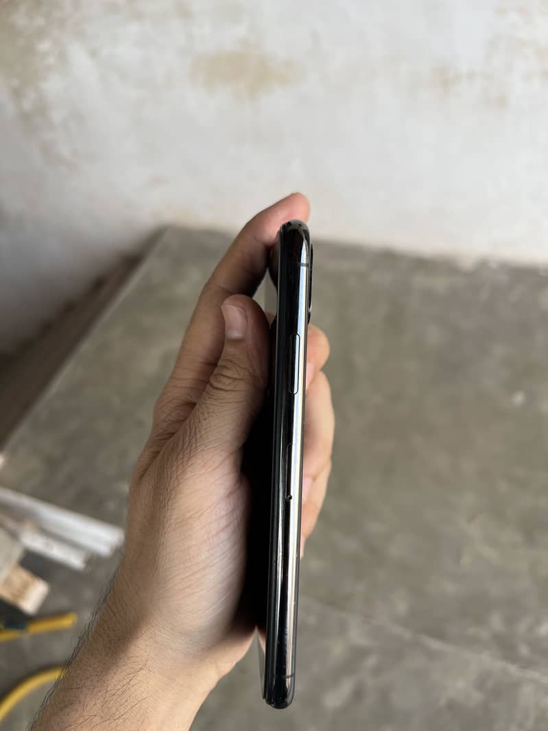 Apple iPhone X 3