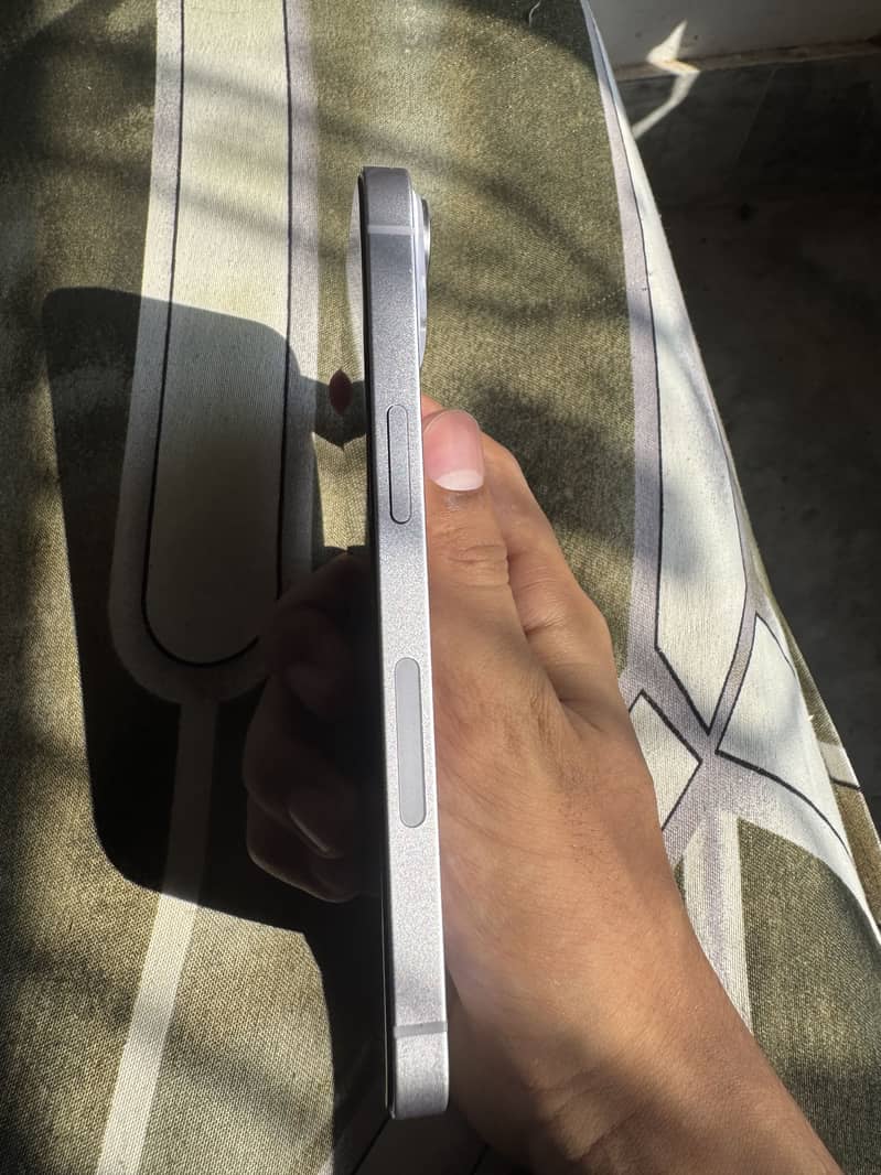 Apple iPhone 14 7