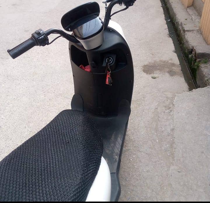 scooty 4