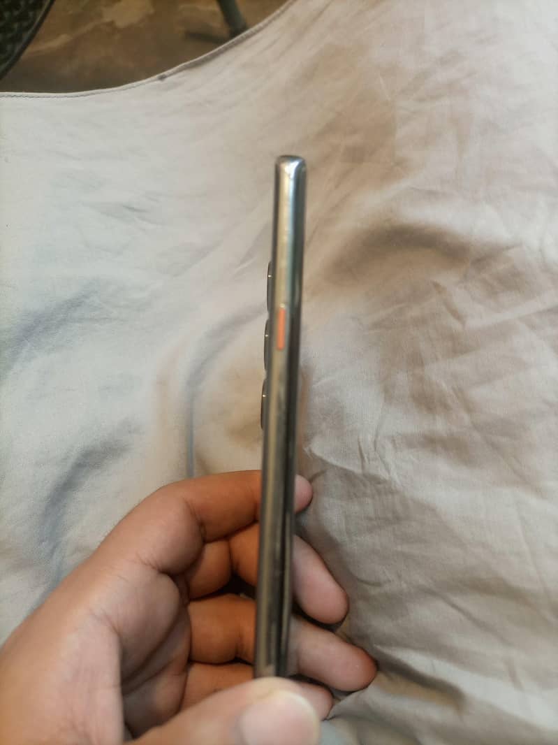 Tecno CAMON 40 Pro 4