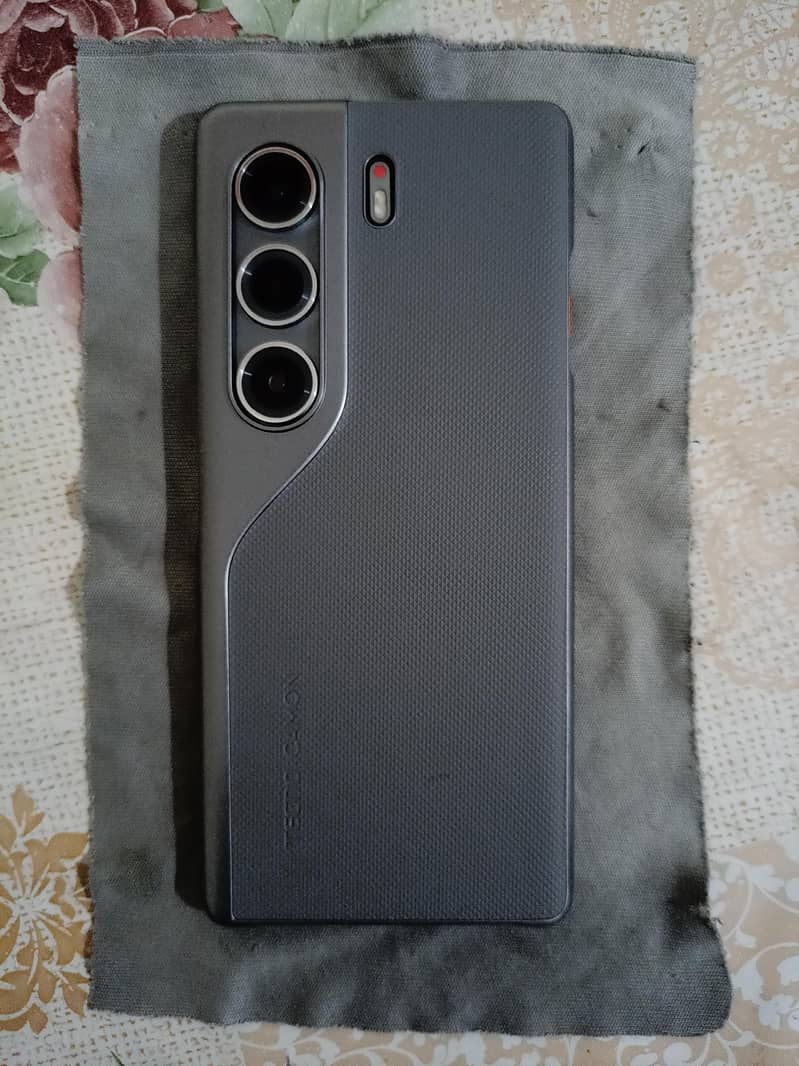Tecno CAMON 40 Pro 3