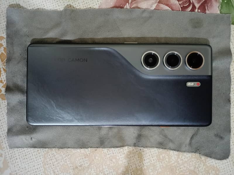 Tecno CAMON 40 Pro 4
