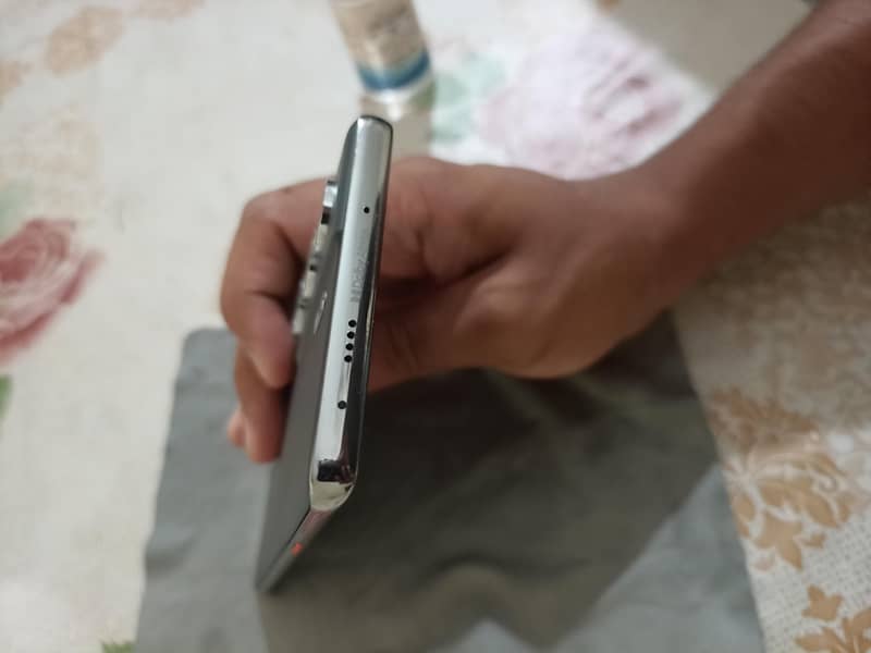 Tecno CAMON 40 Pro 6