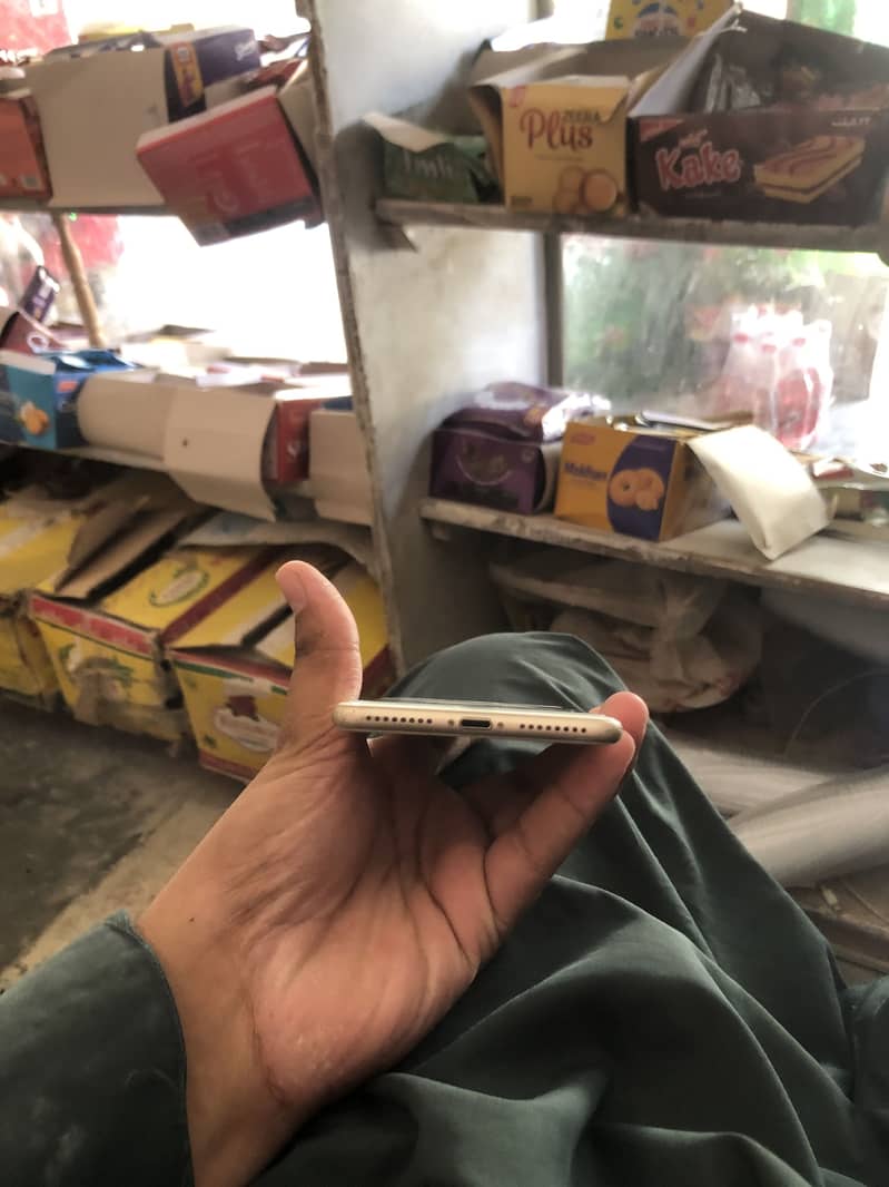 Apple iPhone 7 Plus 4