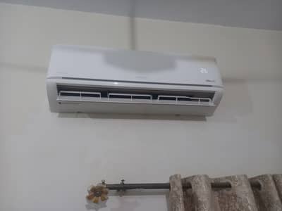 KENWOOD Inverter AC for sale just 4 years old, Chill cooling