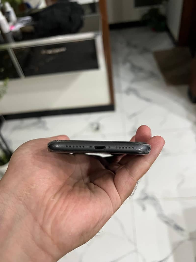 iPhone 11 3