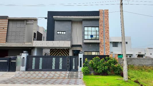 Prime Location 10 Marla House Up For sale In Lake City Meadows Phase 1
