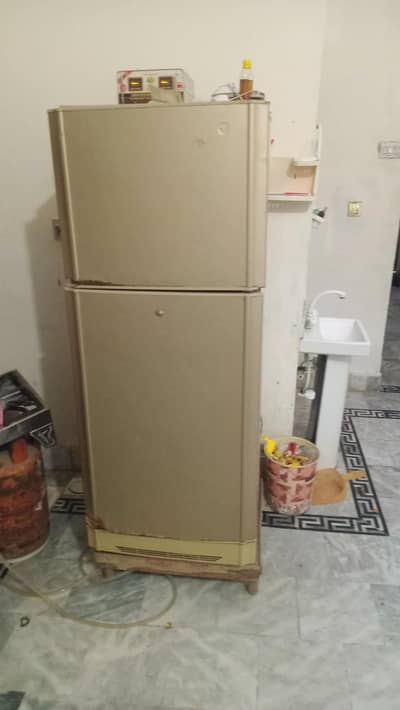 pel fridge in good condition ,outclass cooling