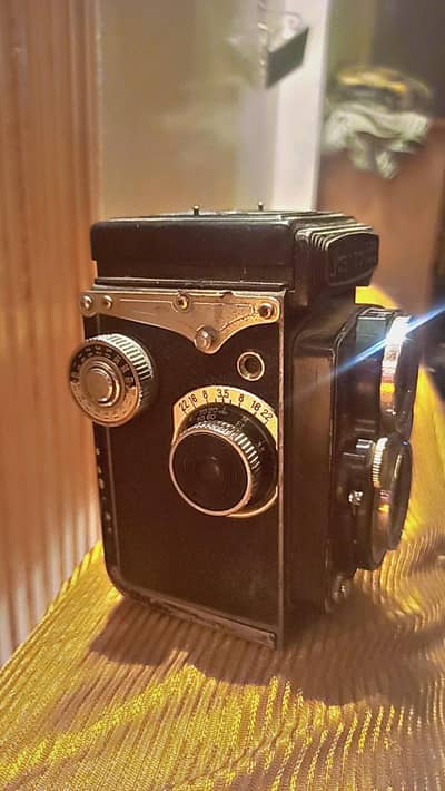 Vintage Yashica 635 TLR Medium Format Film Camera (1950s Antique Colle