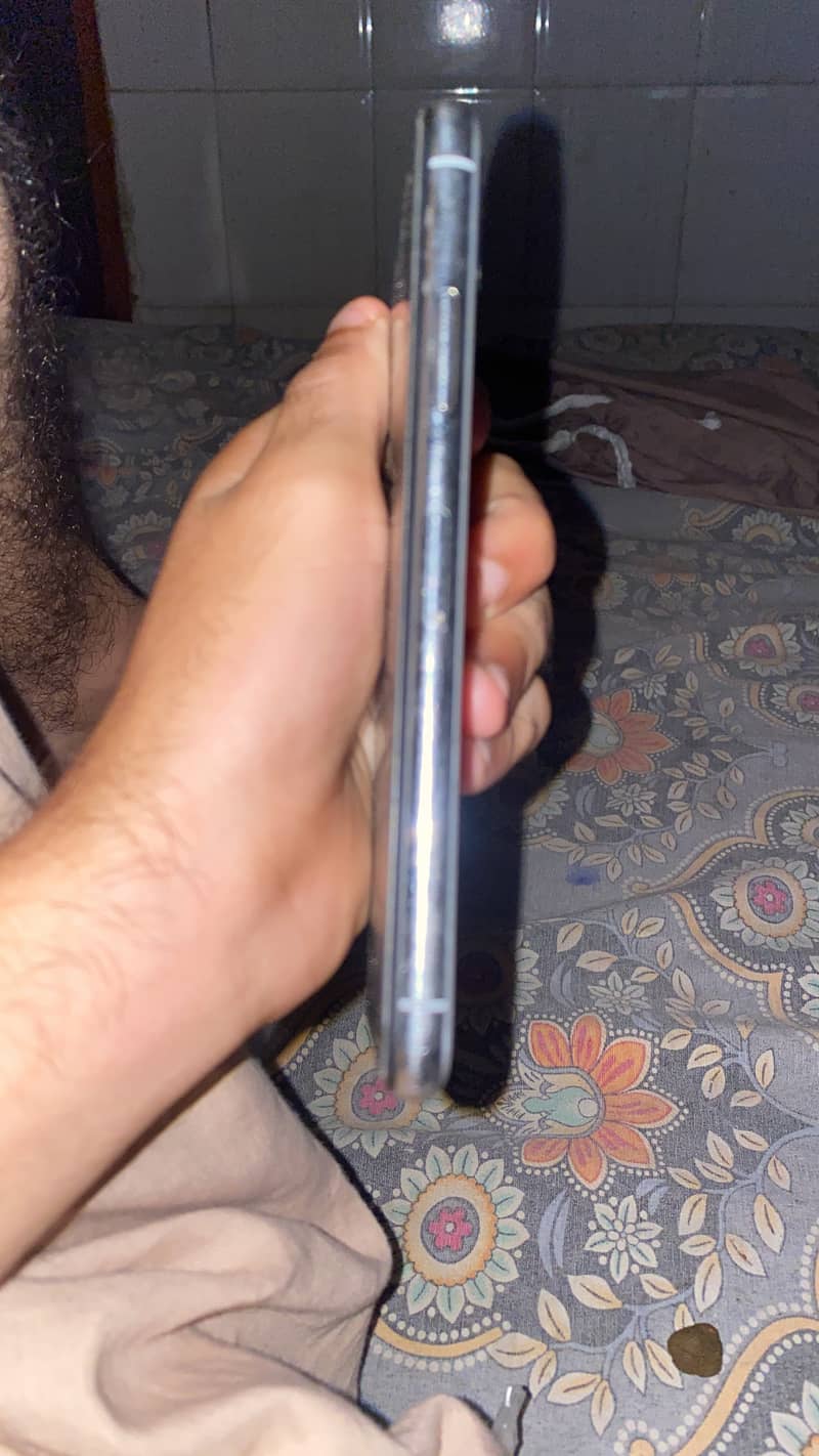 Apple iPhone X 4