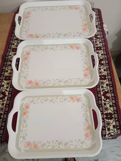 A Set of 3 Serving Plastic Trays