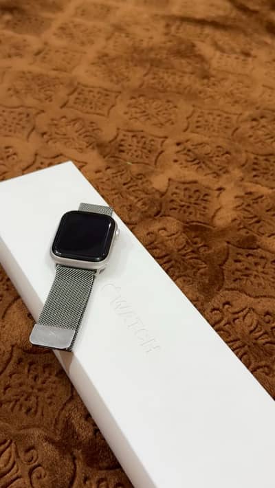 Apple watch series 8