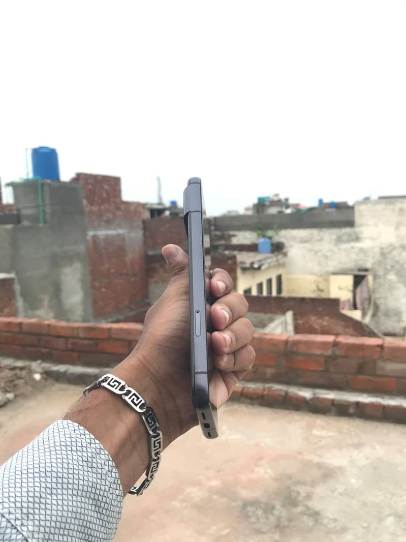 Google Pixel 8 4