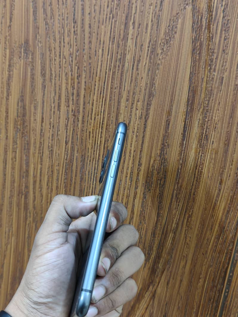 Apple iPhone 11 0