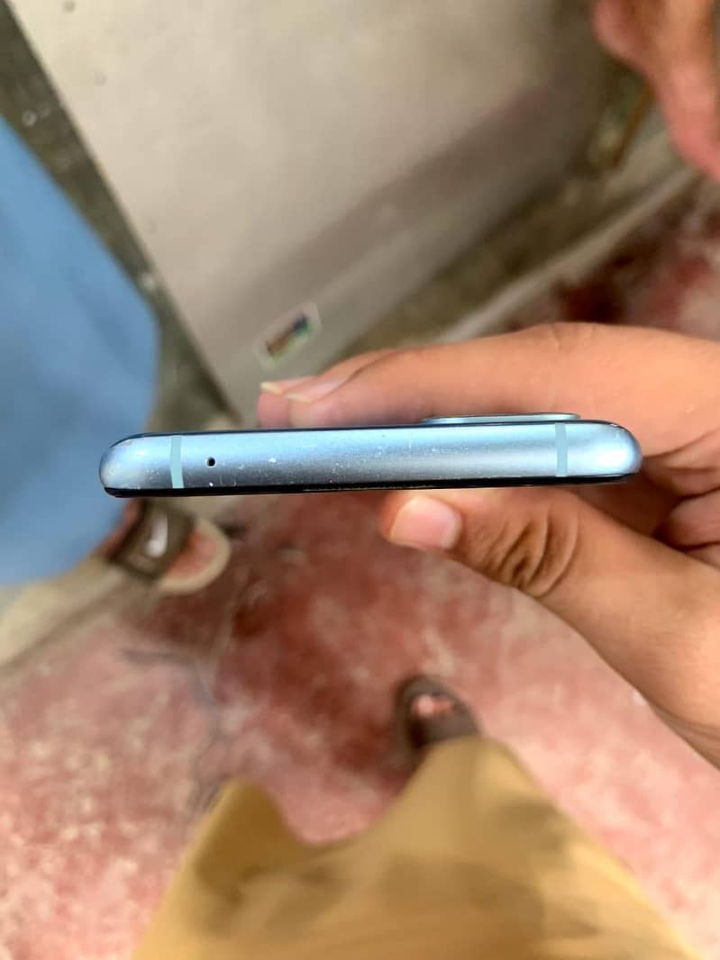 One Plus 9r 5