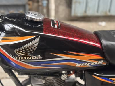 Honda 125 black color