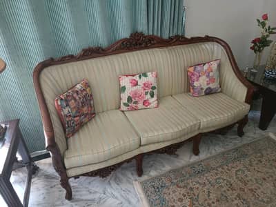 Pure sheesham wood carving 5 seater sofa set in excellent condition