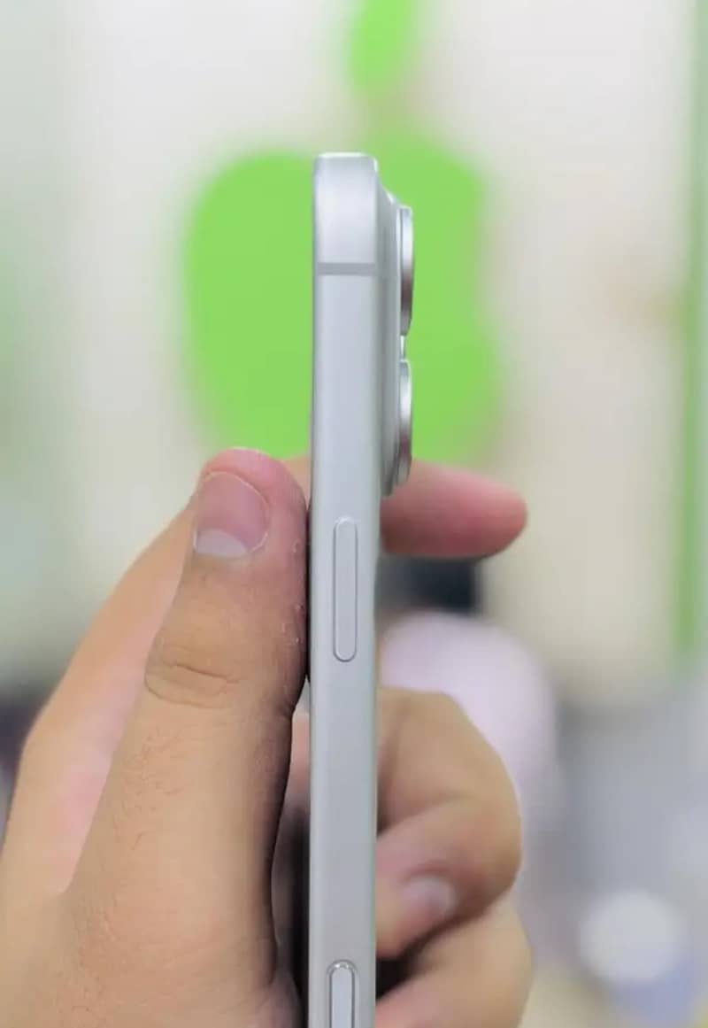 Apple iPhone 17 Pro Max 3