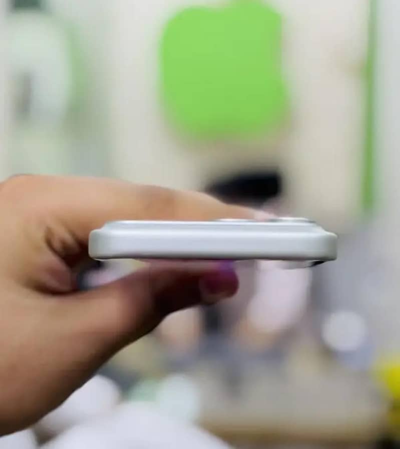 Apple iPhone 17 Pro Max 4