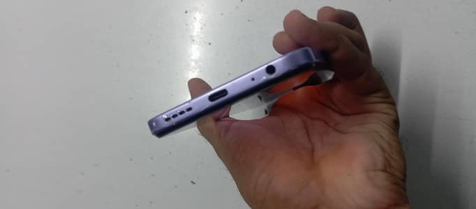 Infinix hot 60i 6gb 128gb complete box hai 7 month used