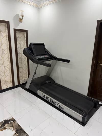 Commerce gym treadmill - inside Track 8200 | Heavy Duty condition 10/8
