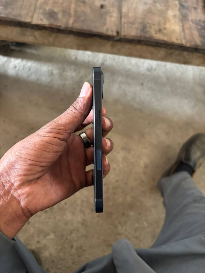 Apple iPhone 13 0