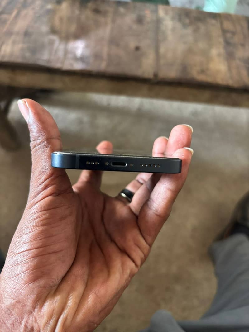 Apple iPhone 13 5