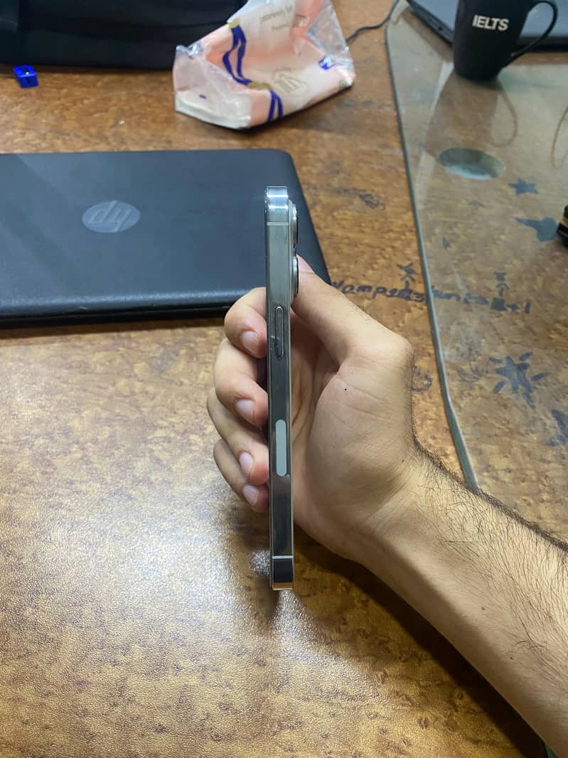 Apple iPhone 13 Pro 4