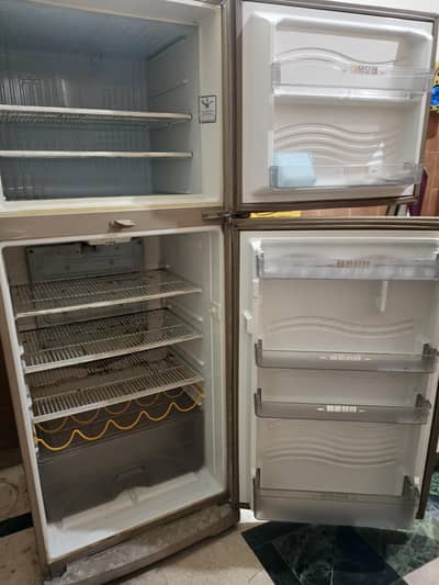 dawlance medium size refrigerator