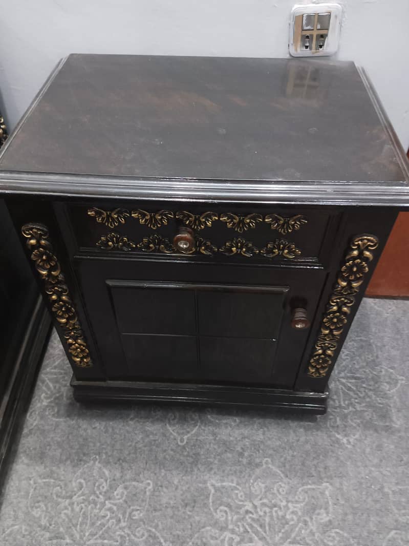 dubal bed with sid tables with dressing table , matrees 2