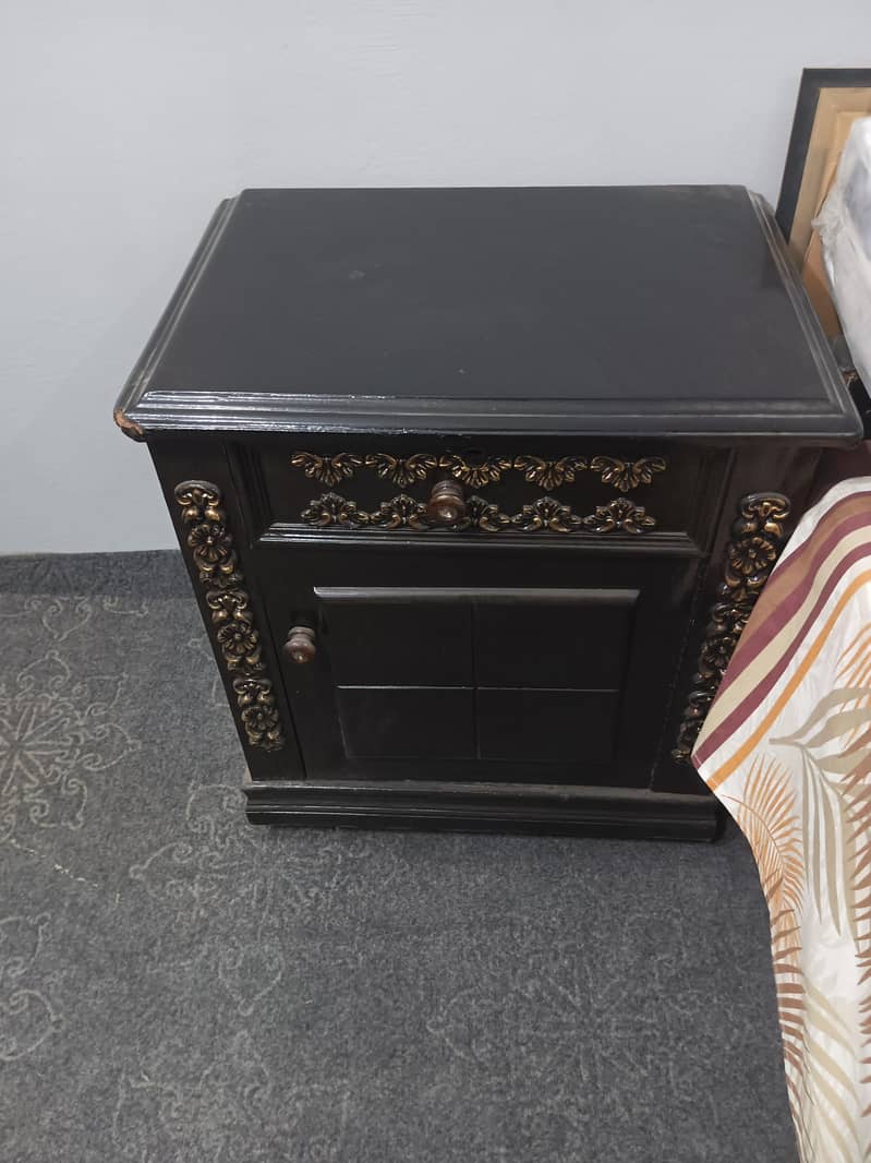 dubal bed with sid tables with dressing table , matrees 3