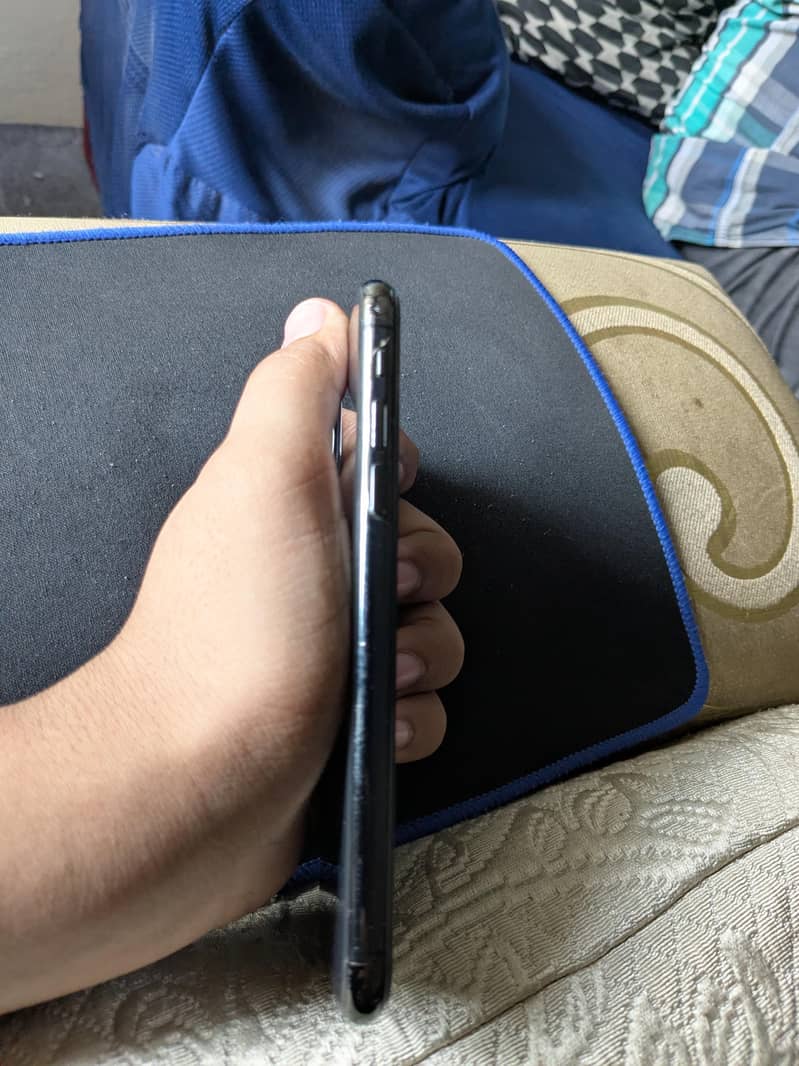 Apple iPhone X 5