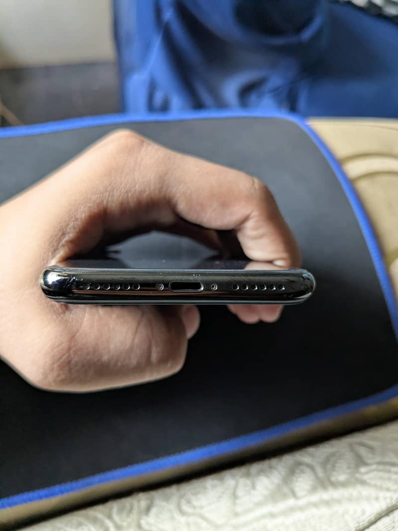 Apple iPhone X 6