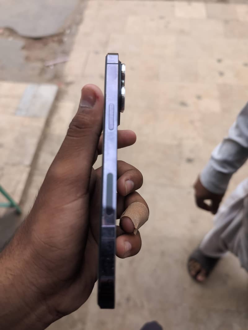 Apple iPhone 14 Pro Max 1