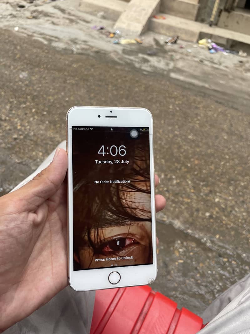 Apple iPhone 6S Plus 0