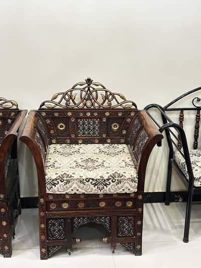 Chinioti Sheesham Wood with Table